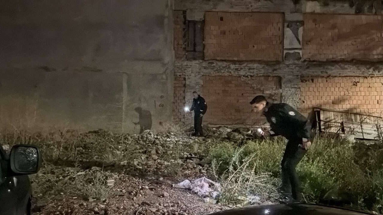 Sokak ortasında infaz! 24 yaşındaki genç öldürüldü 7